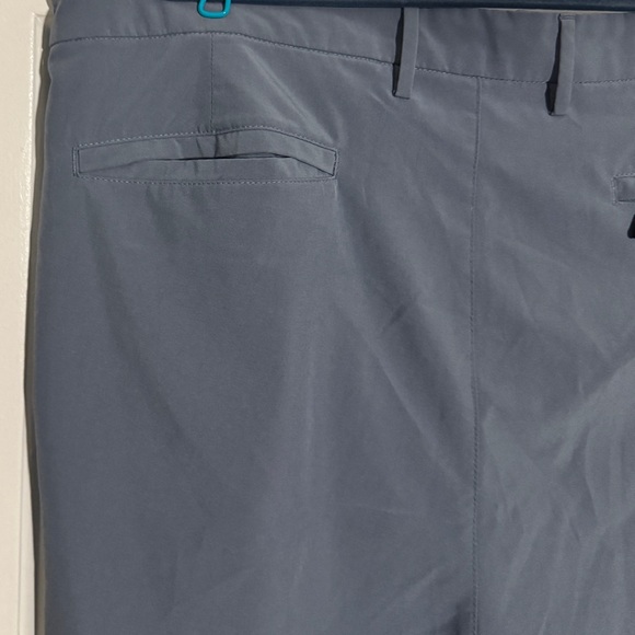 Old Navy Men's Dark Navy Flat-Front Performance Shorts - Picture 5 of 5